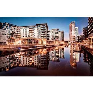 Modern Deluxe Dock Free Secure Parking Leeds (West Yorkshire)
